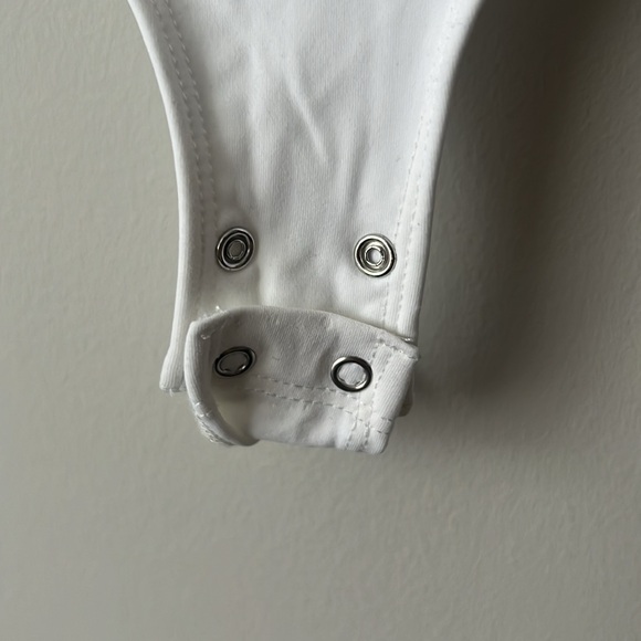 DYNAMITE JULES SHORT SLEEVE SCOOP NECK BODYSUIT - Picture 5 of 6